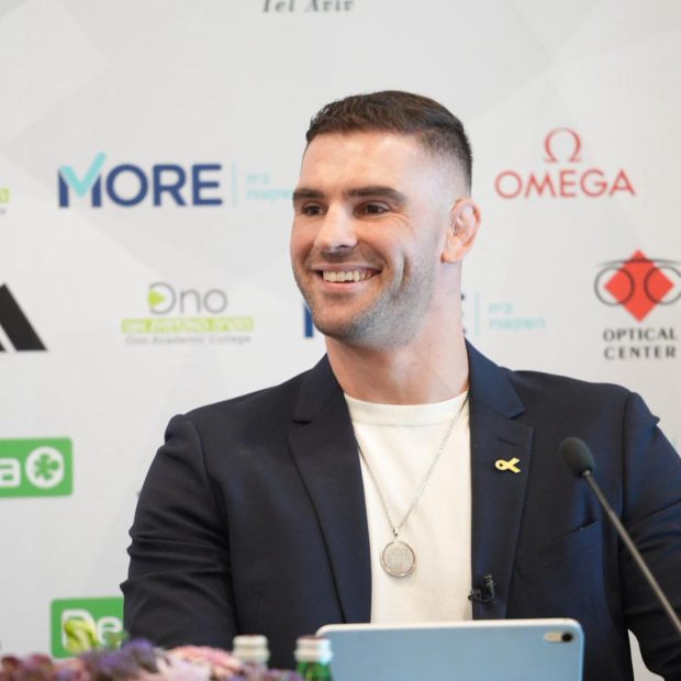 ניהול מסיבת העיתונאים לפרישתו של פיטר פלצ'יק